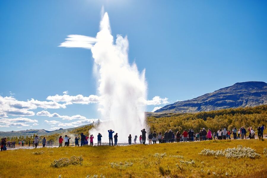 Reykjavik: Golden Circle Day Trip with Blue Lagoon Transfer - What the minibus day feels like