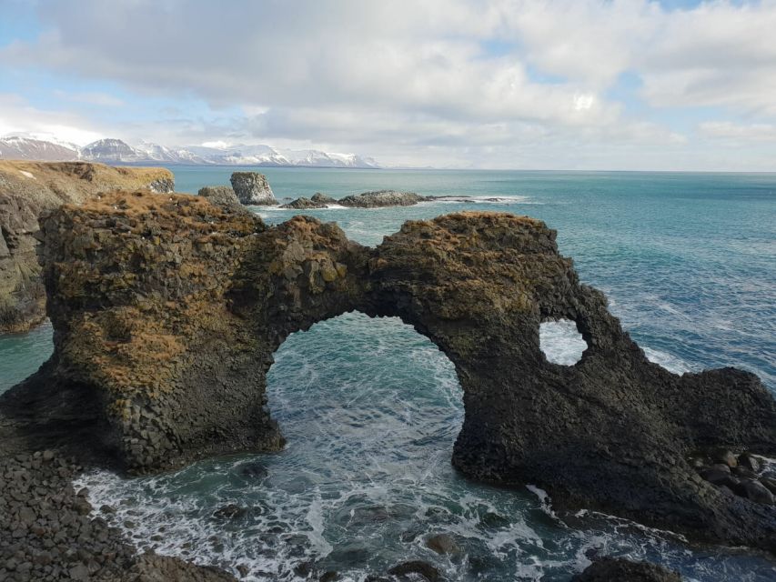 Reykjavik: Small-Group Snæfellsnes Day Trip - Djúpalónssandur: black sand, sea birds, and the lifting stones