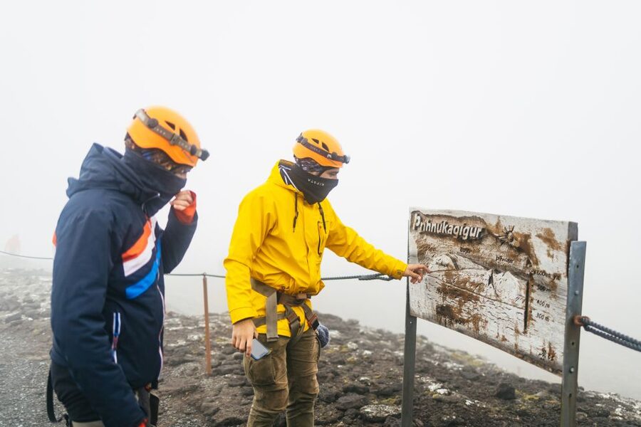 Reykjavik: Thrihnukagigur Volcano Guided Hiking Day Trip - The 10-minute descent into the crater