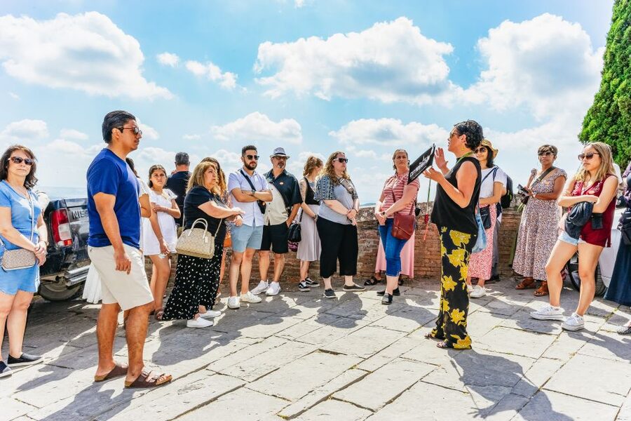 Rome: Tuscany & Montepulciano Day Trip with Lunch & Wines - The guides make the long day easier