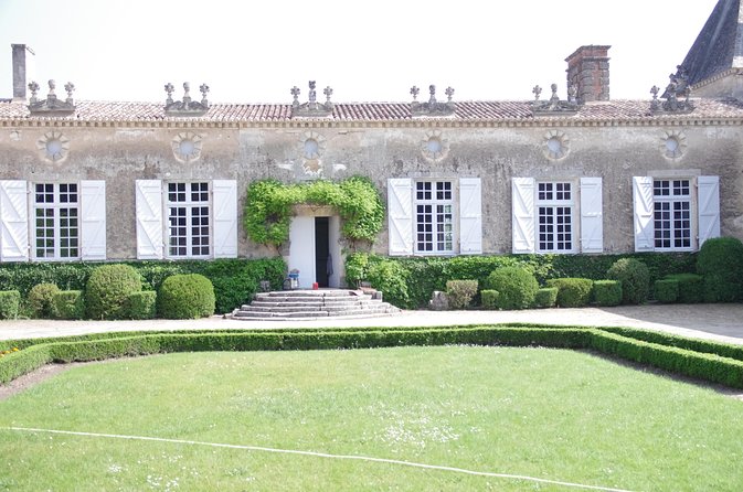 Saint Emilion Day Trip with Sightseeing Tour & Wine Tastings from Bordeaux - First tastings: soil, climate, grapes, and chateau life