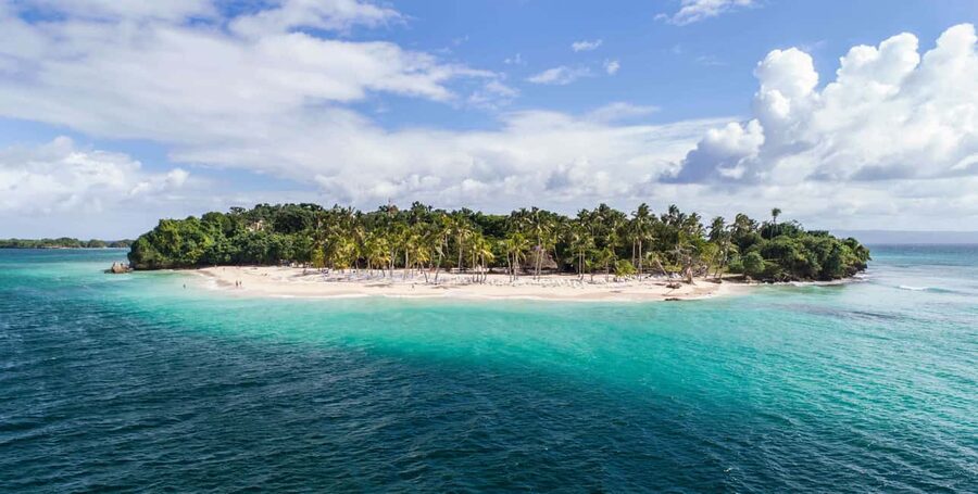 Samana: Cayo Levantado Day Trip by Boat - The 15-minute boat ride to Bacardi Island