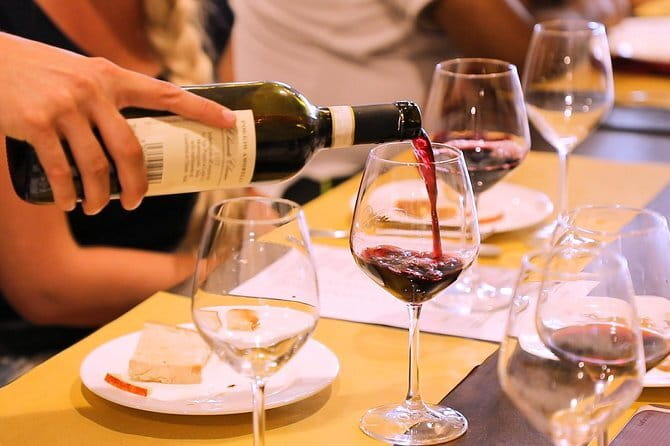 San Gimignano, Siena, Monteriggioni, Chianti Day Trip with Lunch & Wine Tasting - Monteriggioni, a compact fortress stop