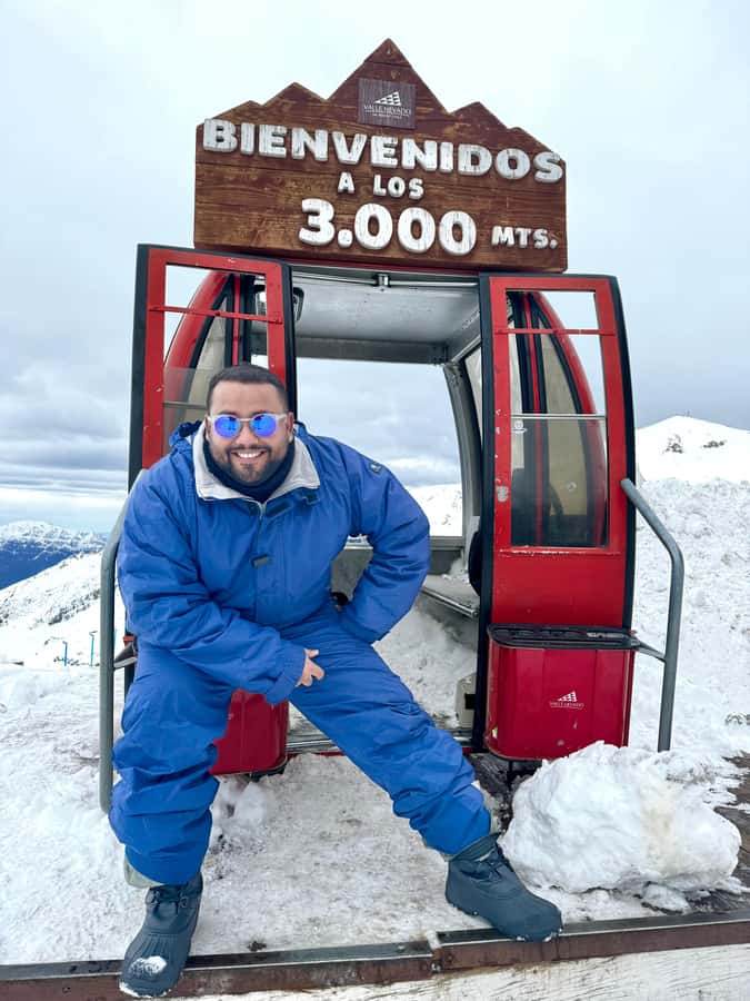 Santiago: Valle Nevado Ski Day Trip with Hotel Transfers - Climbing through Farellones and toward Valle Nevado