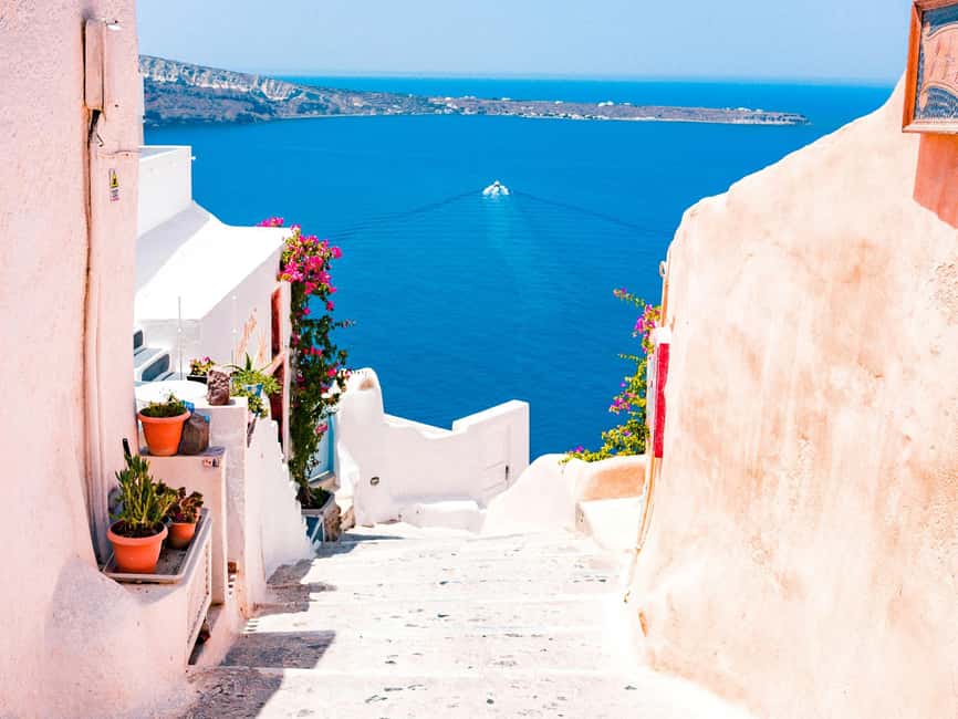 Santorini Guided Day Trip From Crete with Ferry Tickets - Fira gives you more room to wander