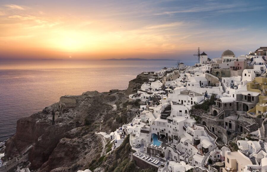 Santorini: Island Highlights Guided Day Trip with Oia Sunset - Akrotiri Bay offers a slower pause