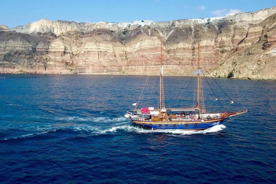 Santorini: Mythical Day Trip to Akrotiri with Volcano Cruise - Why Akrotiri gives this trip its purpose