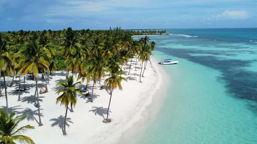 Saona Island: Small Group Virgin Beaches Cruise Day Trip - Mano Juan: lunch, fishermen, and island life