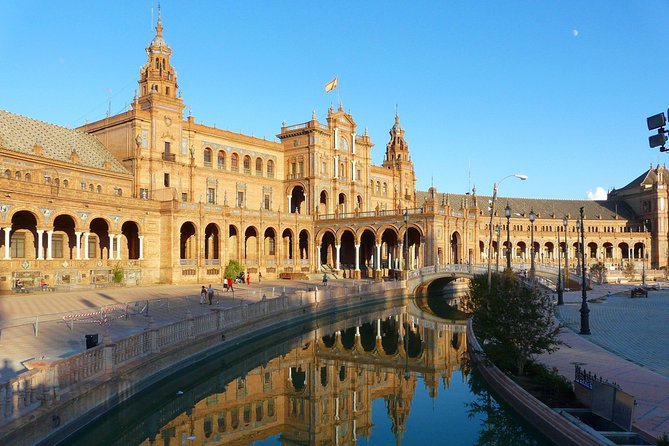 Seville Day Trip from the Algarve - Walking through Santa Cruz