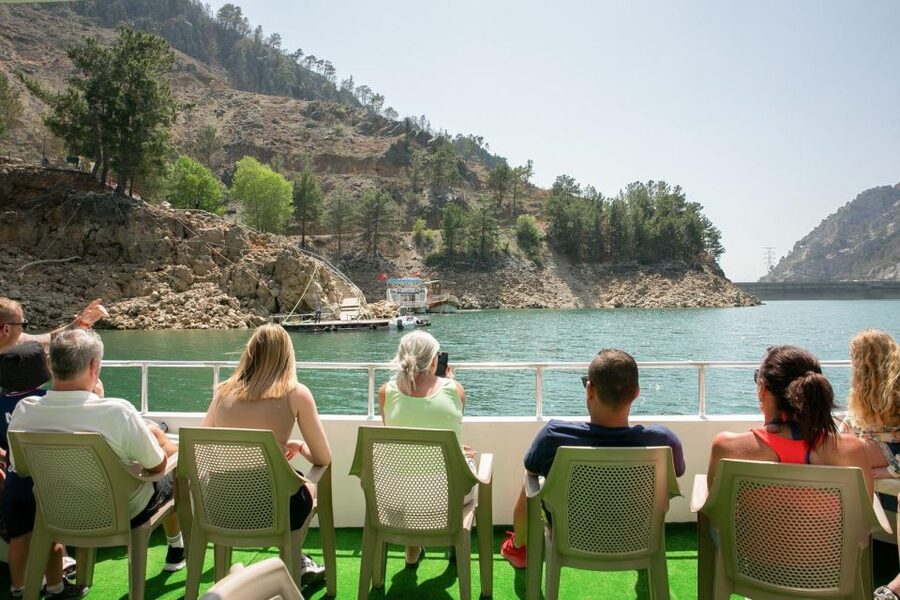 Side: Cabrio Bus and Boat Day Trip at the Green Lake - Guides, languages, and the pace of the day
