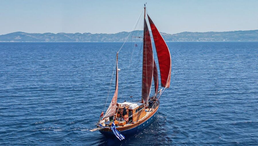Skiathos: Wooden Sailboat Full- or Half-Day Trip with Meal - Food, service, and the tone on board
