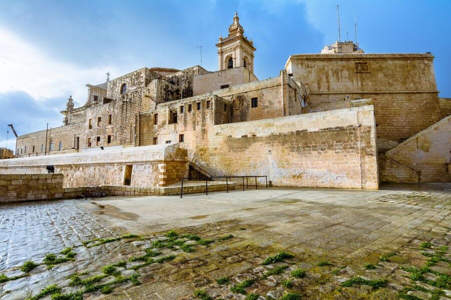Sliema or St. Paul's Bay: Best of Gozo and Comino Day Trip - The Blue Lagoon: beautiful water, busy shore