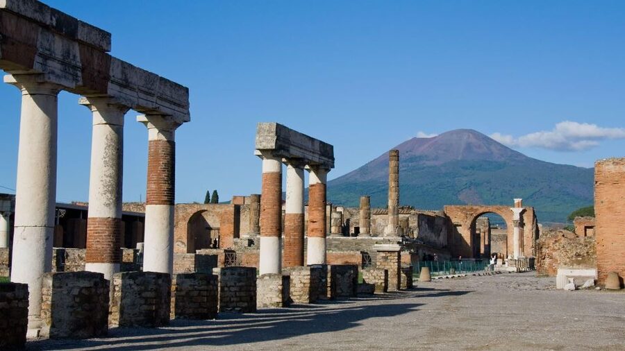 Sorrento: Pompeii & Herculaneum Day Trip Entry and Lunch - Who will get the most from this tour