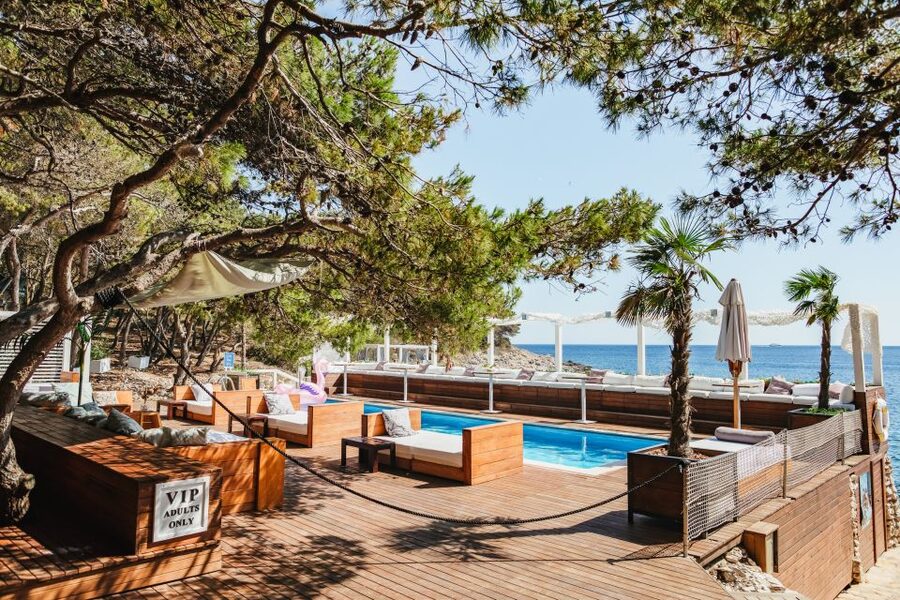 Split: Blue Cave, Vis & Hvar Full-Day Trip by Speedboat - Cruising past the Pakleni Islands