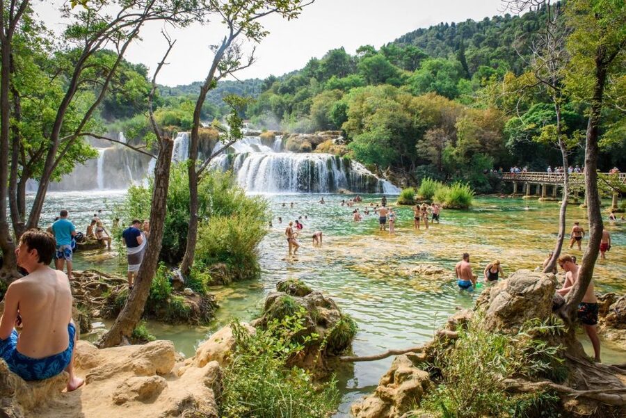 Split/Trogir: Krka National Park Day Trip with Wine Tasting - Local wine and a konoba tasting