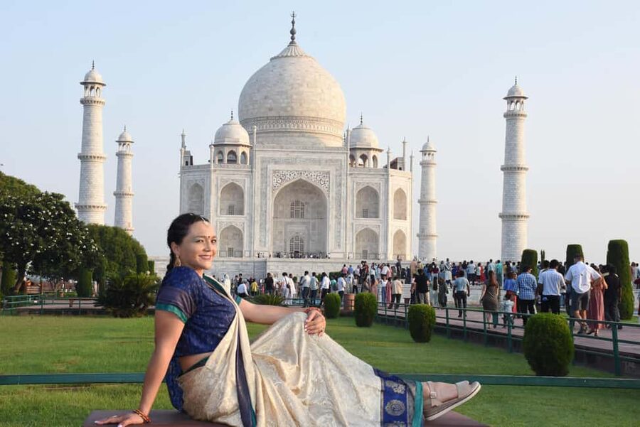 Taj Mahal & Agra Fort Private Tour with Lunch & Pickup - Seeing the Taj Mahal with a private guide