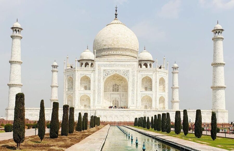 Taj Mahal & Agra Fort Private Tour with Lunch & Pickup - What the private car adds to the day
