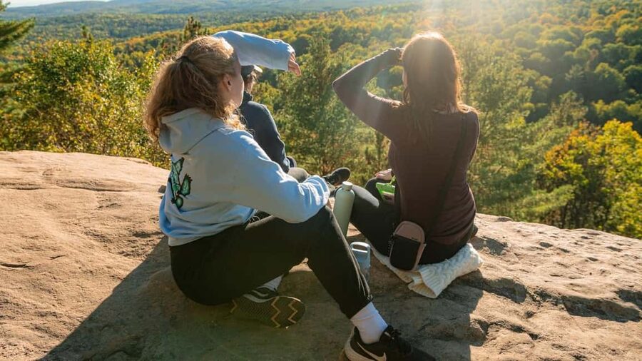 Toronto: Algonquin Park and Ragged Falls Day Trip - The restaurant break and long return