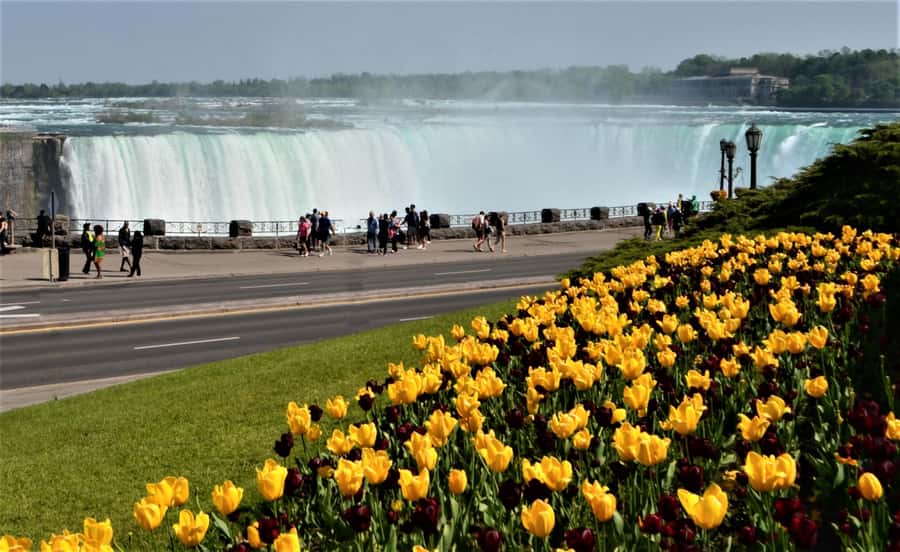 Toronto: Small-Group Niagara Falls Day Trip - The seasonal Voyage to the Falls boat ride