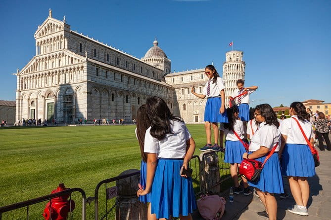 Tuscany Day Trip from Florence: Siena, San Gimignano, Pisa and Lunch at a Winery - Siena, from banking power to the Palio