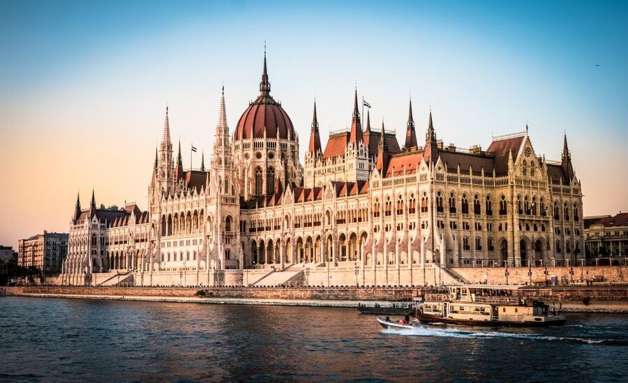 Vienna: Budapest Day Trip - Leaving Vienna for Hungary