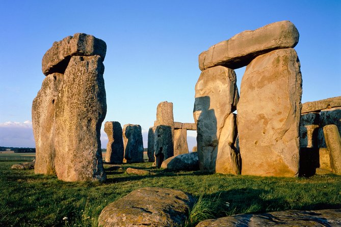 Windsor, Stonehenge and Bath Day Trip from London Spanish - Who should book this tour?