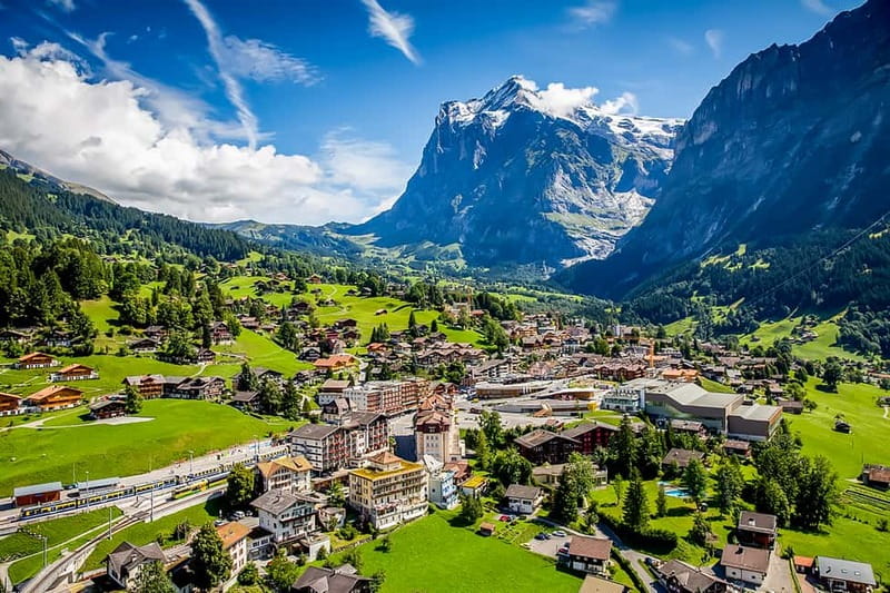 Zurich: Grindelwald, Interlaken & Lauterbrunnen Day Trip - Grindelwald and the Eiger View