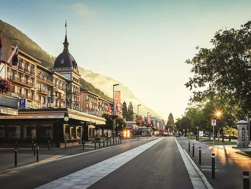 Zurich: Grindelwald, Interlaken & Lauterbrunnen Day Trip - Lauterbrunnen and the Valley of Waterfalls